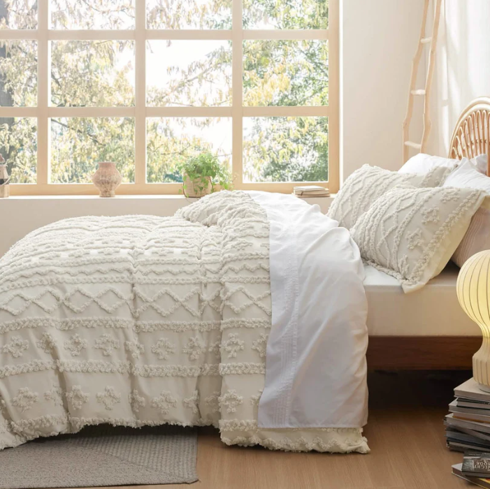 Senna Deluxe Embroidery Comforter Set