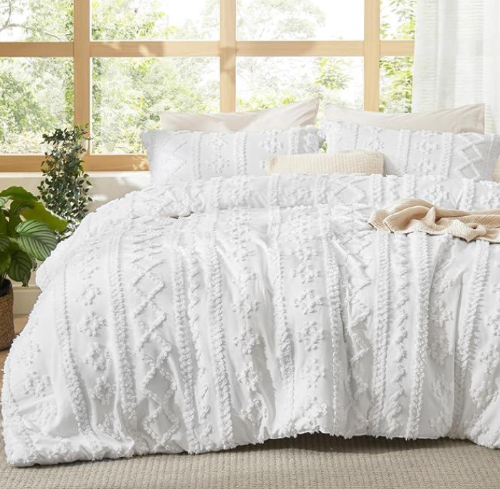 Senna Deluxe Embroidery Comforter Set